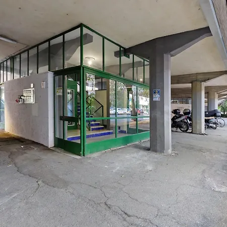 Auditorium Deluxe