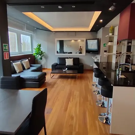 Auditorium Deluxe アパート *